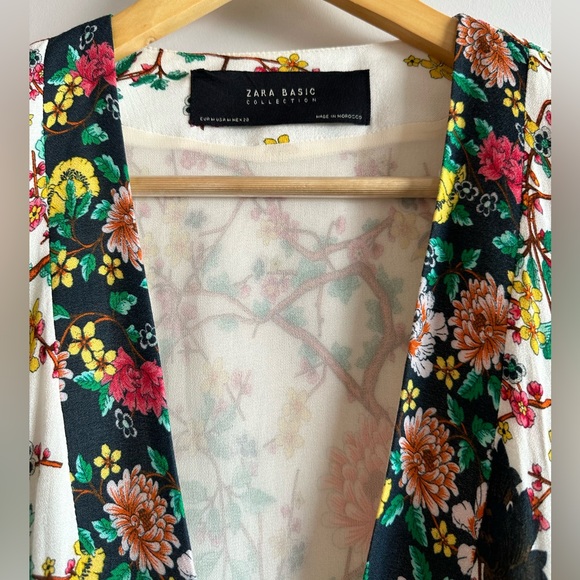 Flowy Zara loose jacket with kimono style sleeves. - Picture 2 of 6